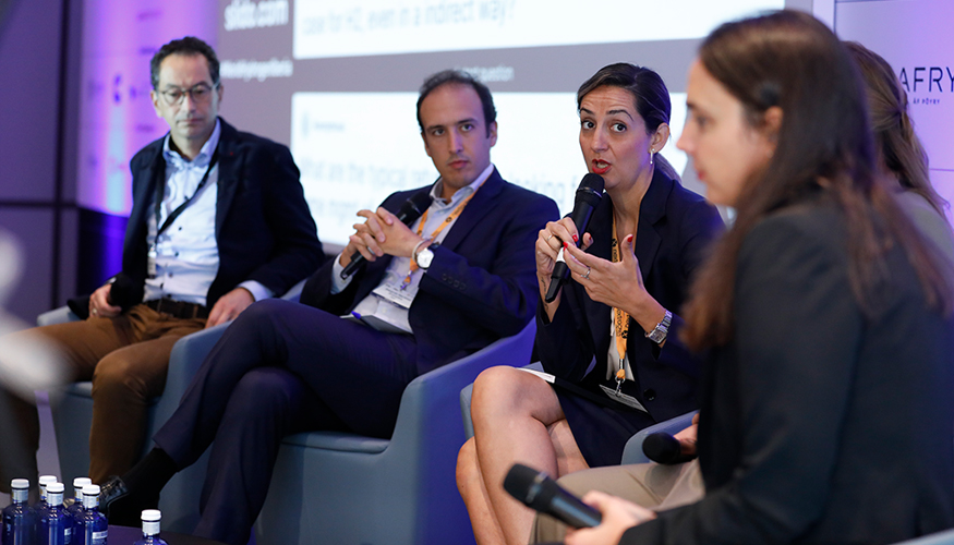 El programa de conferencias incluye estudios de caso, paneles de opini�n y grupos de debate interactivos