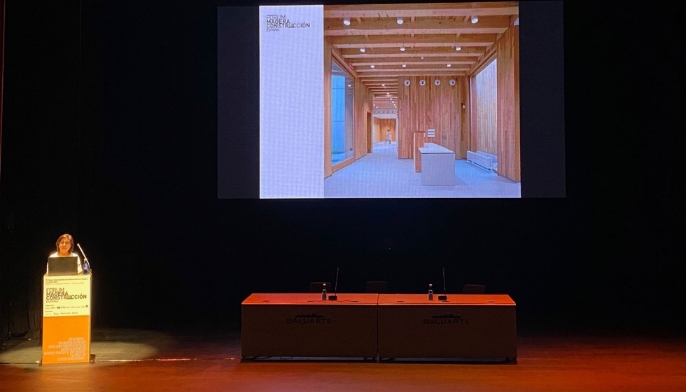 Cristina Ouzande expuso cmo el uso de la madera estructural vista, en la ampliacin del centro de salud de Larache...