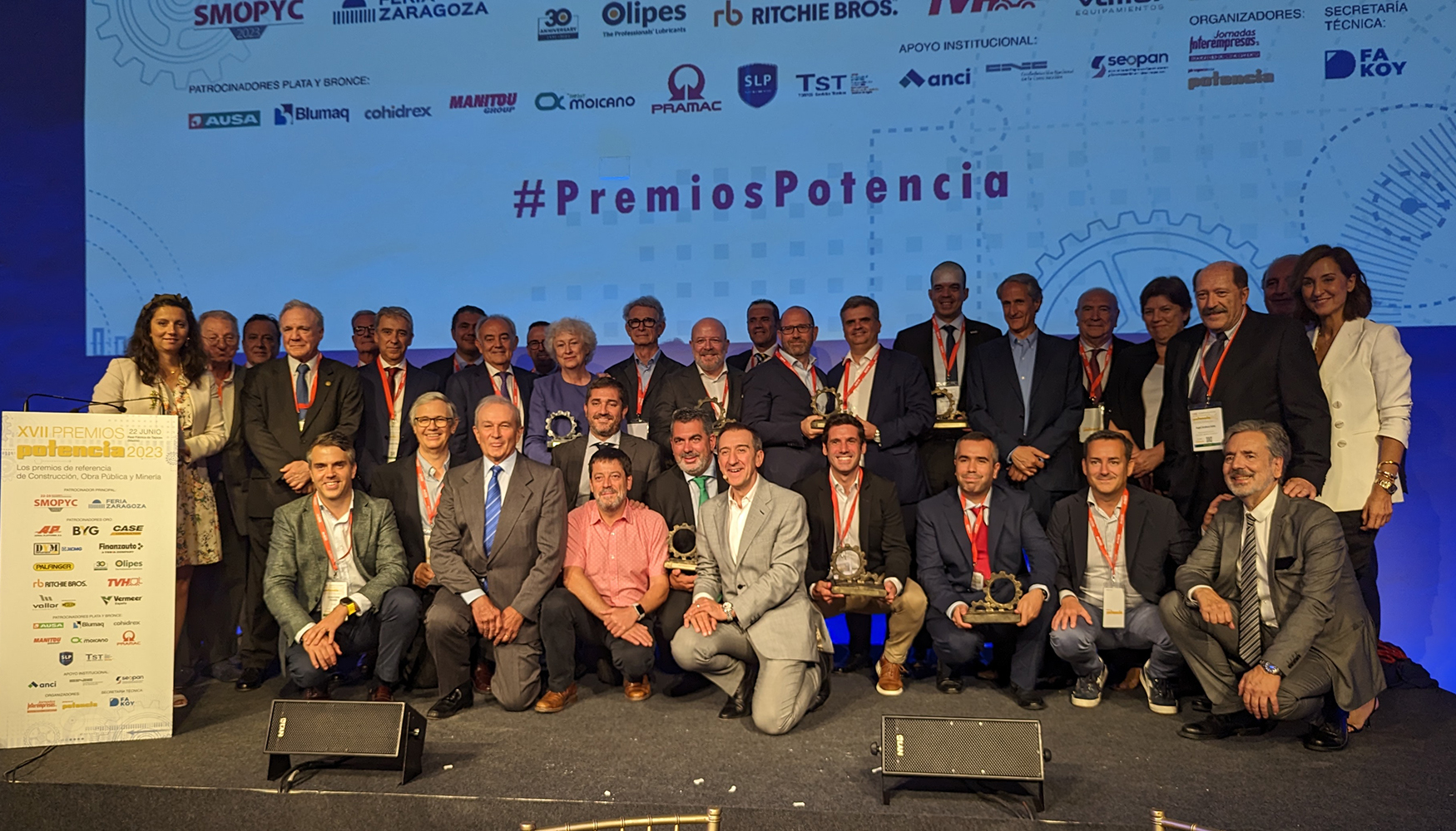 Foto de familia de los ganadores y el jurado de los XVII Premios Potencia