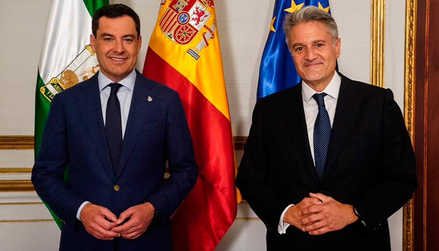 Reunin entre el presidente de la Junta de Andaluca, Juanma Moreno (a la izq), y el presidente de Microsoft Espaa, Alberto Granados...
