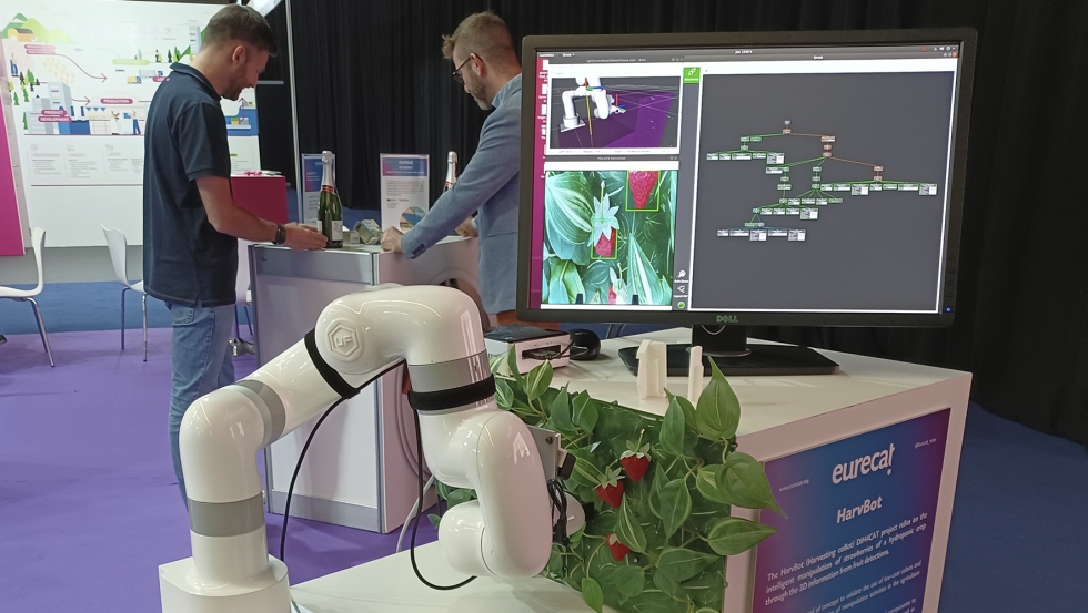 Eurecat ha diseado y probado nuevos componentes impresos en 3D para adaptar el robot para identificar y recolectar fresas...