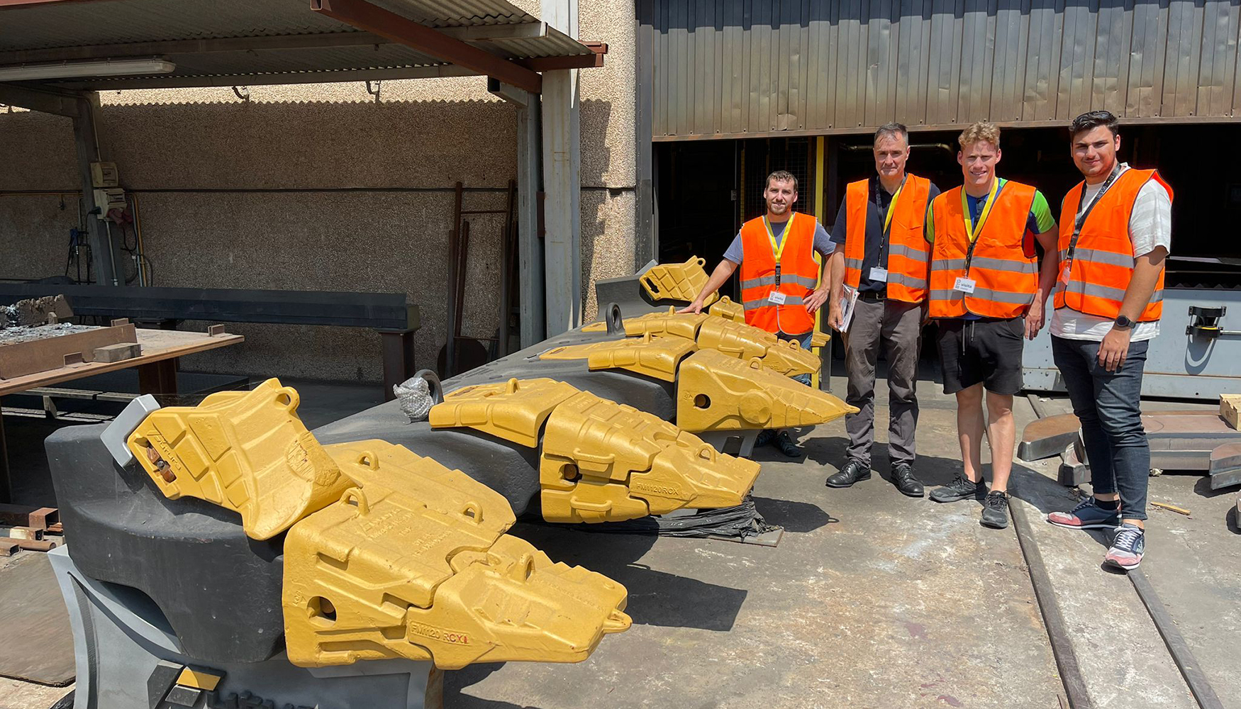 Alumnos del grado medio de excavaciones y sondeos del instituto Jaume Huguet de Valls, en su visita a las instalaciones de Byg...