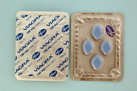 Original o falsificacin? Los falsificadores imitan la Viagra tan bien que apenas puede diferenciarse la original de la falsificada. Foto: Pfizer...