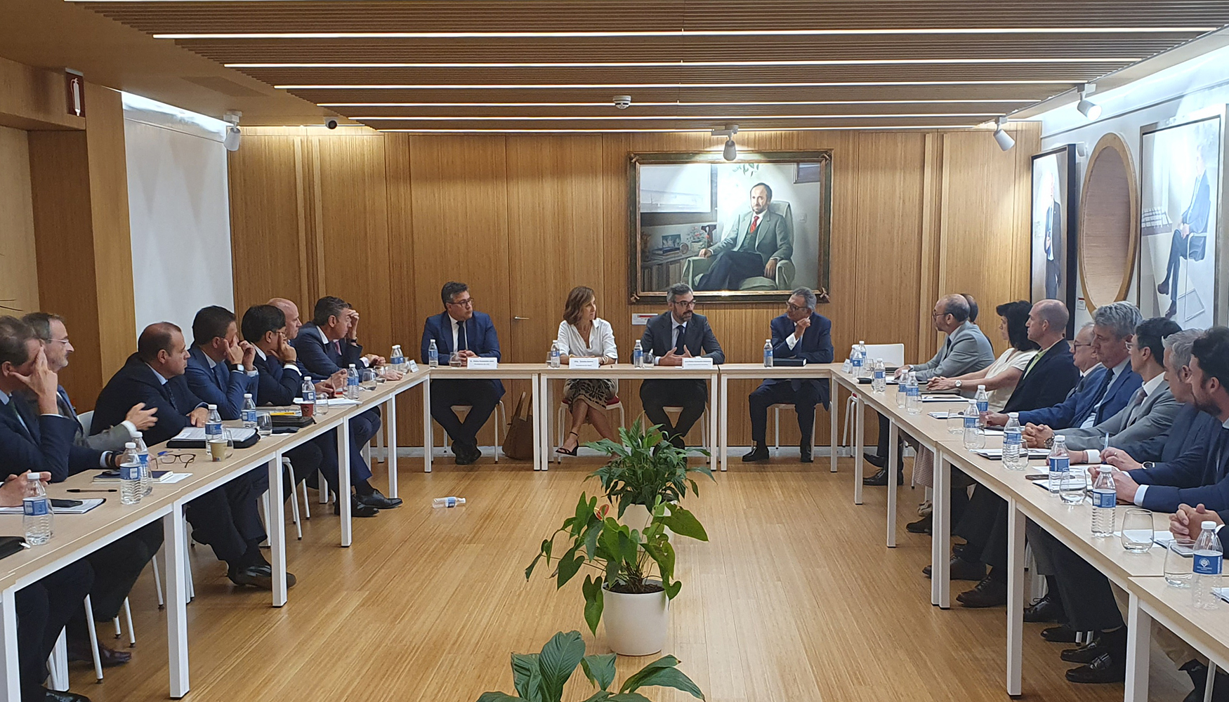 Pedro Fernndez Aln, presidente de CNC, Concha Santos, presidenta de Anci, y Juan Pedro Fernndez Palomino, director general de Carreteras del Mitma...