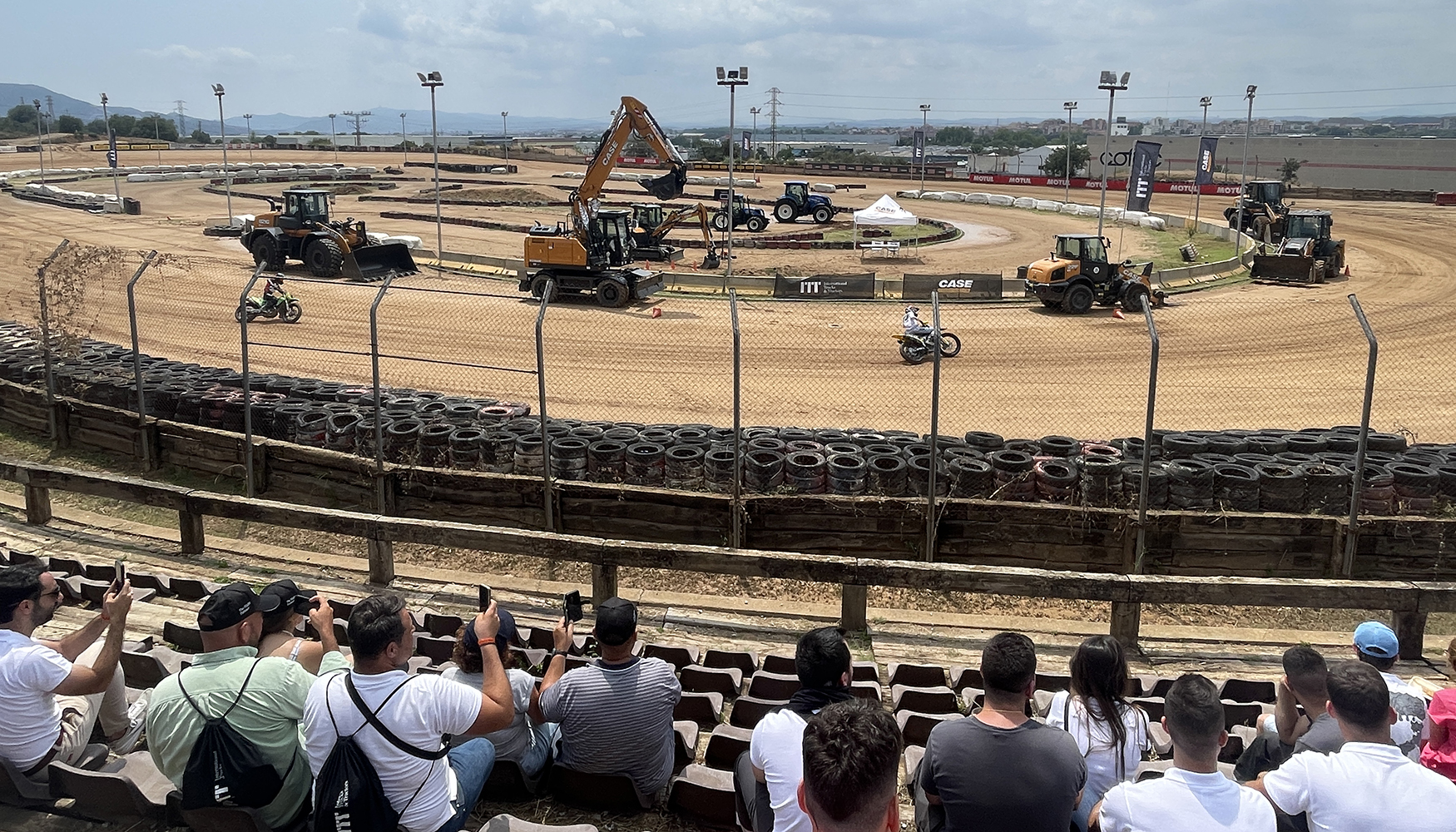 Exhibicin de motocross en el Rocco's Ranch de Montmel (Barcelona) durante el 'open day' organizado por ITT