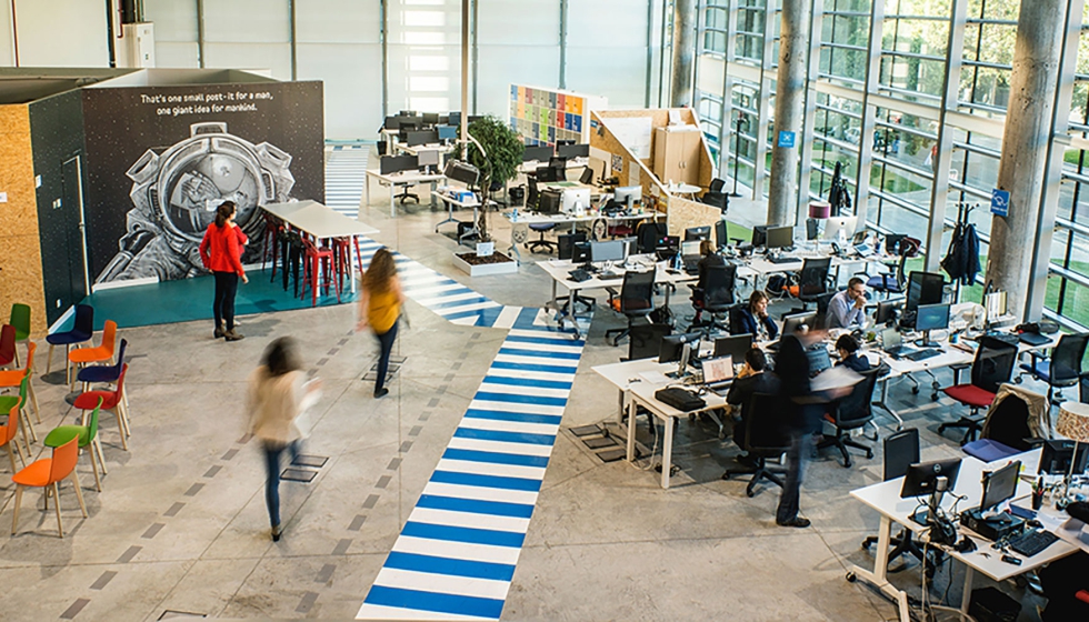 Capgemini ayuda a sus clientes de, entre otros, los sectores aeroespacial y de defensa en cada etapa de la misma...