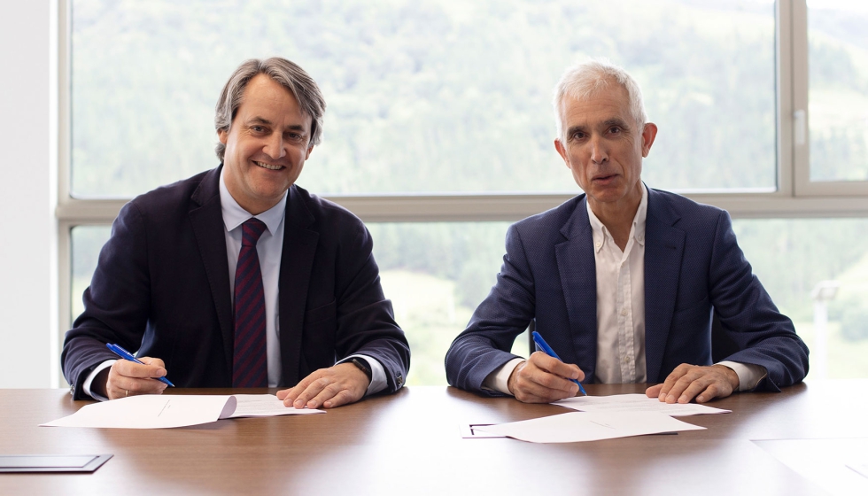 Fernando Arocena y Luis Uriarte, durante la firma del acuerdo de colaboracin entre Zayer y Tekniker en las instalaciones del centro tecnolgico...