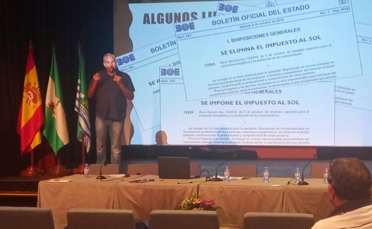 El doctor ngel Carreo, investigador del CIMEDES y profesor de la UAL, ofreci la ponencia titulada 'Agrivoltaica...
