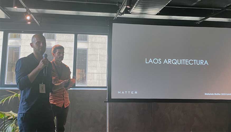 Albert Saboya y Xavier Botet durante su presentacin de sus proyectos en Barcelona, donde la madera forma parte de sus diseos...