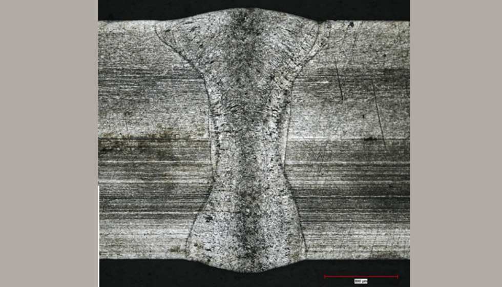 Figura 5: Imagen macrogrfica de la unin en solape con el material AISI 321 arriba