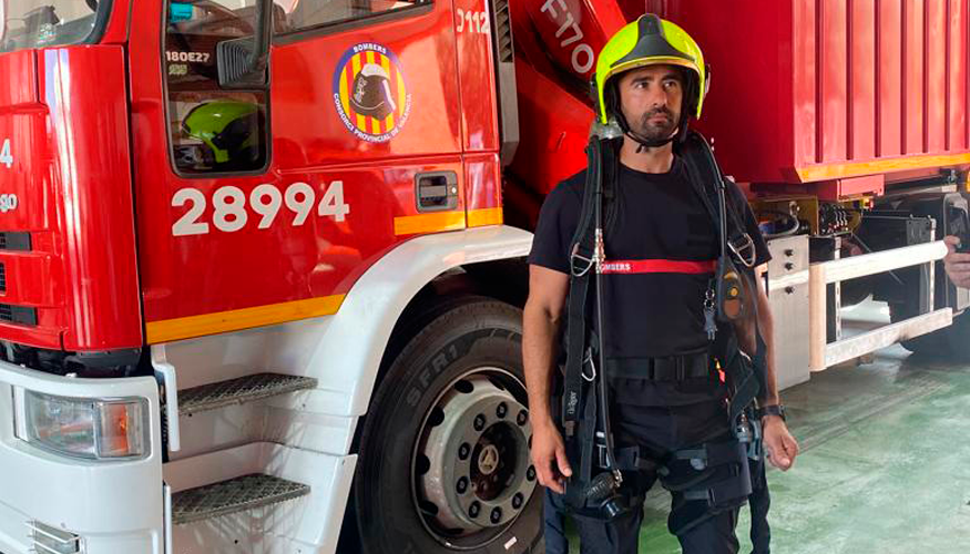 Una unidad de Bomberos de Valencia, en su sede de Catarroja, particip en la validacin del exoesqueleto ExoRescue...