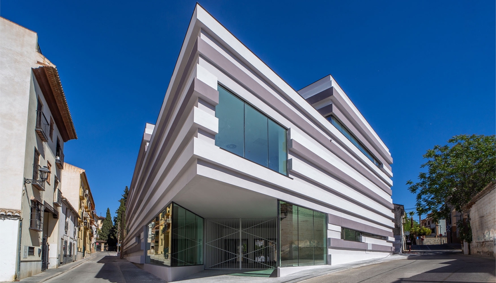 Fachada del nuevo Ayuntamiento de C�jar (Granada)...