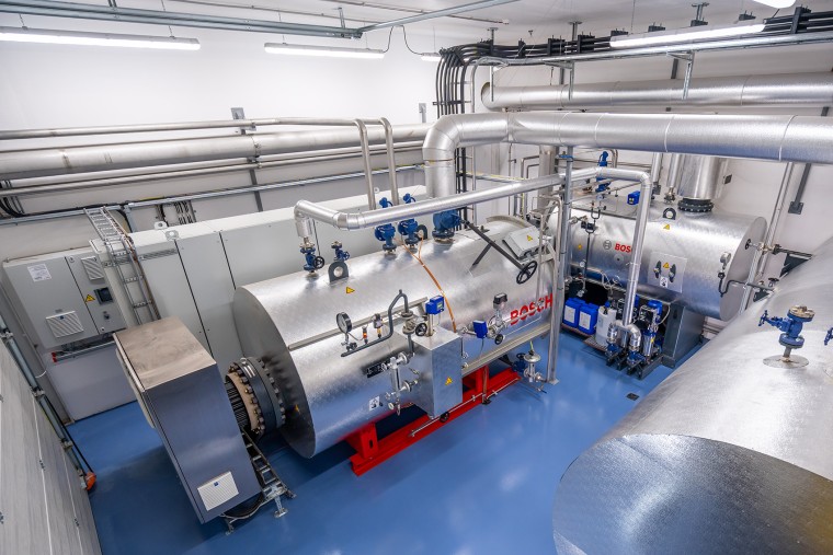 Los generadores de vapor y calor de Bosch pueden funcionar de forma flexible con hidrgeno 100% verde, electricidad verde o biocombustibles...
