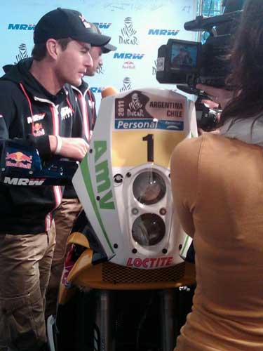 Marc Coma, reciente campen en la categora de motos en el Dakar 2011, est patrocinado por divisin de Adhesivos Industriales de Henkel Ibrica...