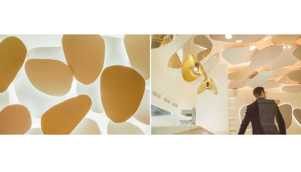 El techo convergen espejos con luminarias c�lidas que dotan al restaurante de un discurso relajado y �rom�ntico�