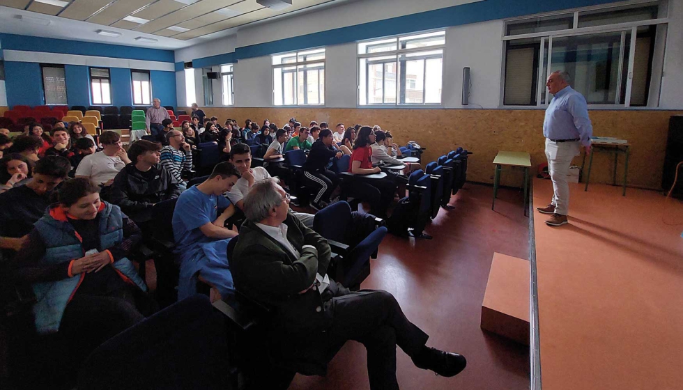 Un momento de la intervencin de Jos Carlos Frechilla frente a los alumnos del IES La Merced de Valladolid