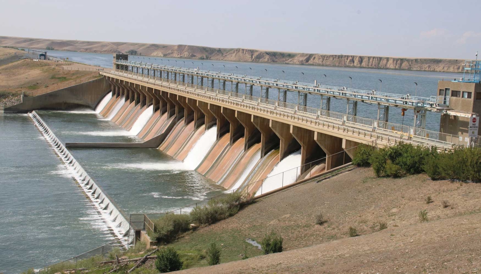 Desde 1914, el agua del ro Bow se ha desviado desde la presa Dam, a travs de un complejo sistema de riego...