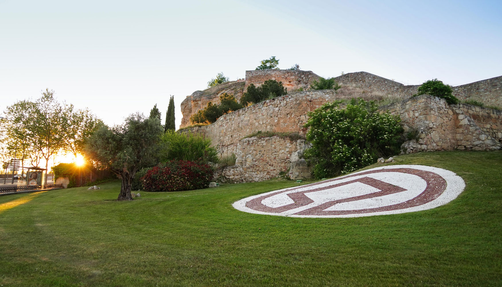 En el cerro de San Vicente apenas quedan vestigios del antiguo uso agrcola que acogi la zona