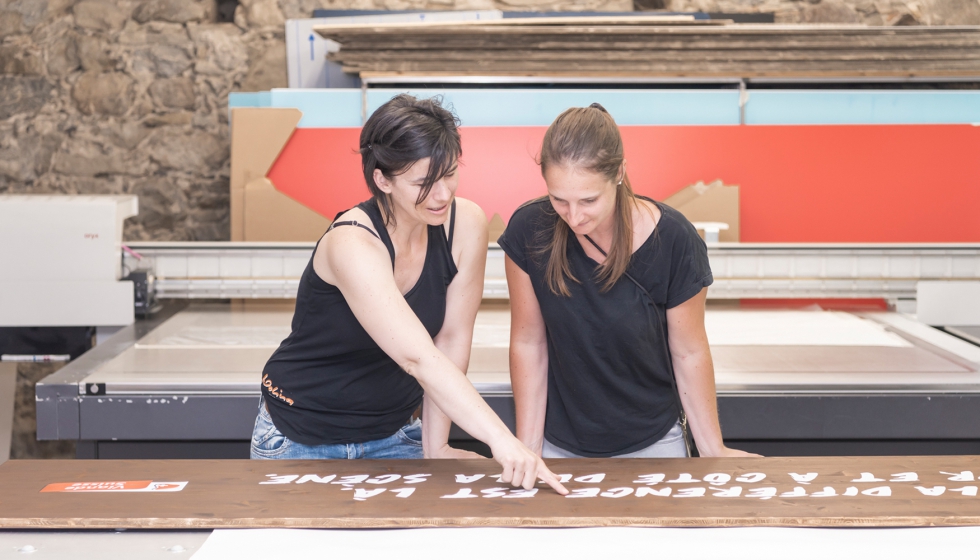 Muriel Flhmann (izquierda) y Nives Alexandra Pally: Estamos muy satisfechas y sabemos lo que podemos hacer con las dos mquinas swissQprint...