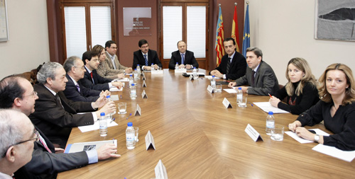 Vicente Rambla conversa con los miembros de Fempa