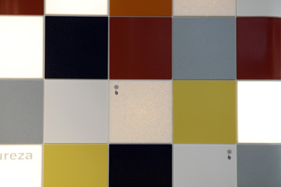 Detalle de azulejos con aplicaciones tecnolgicas. Foto: Cevisama
