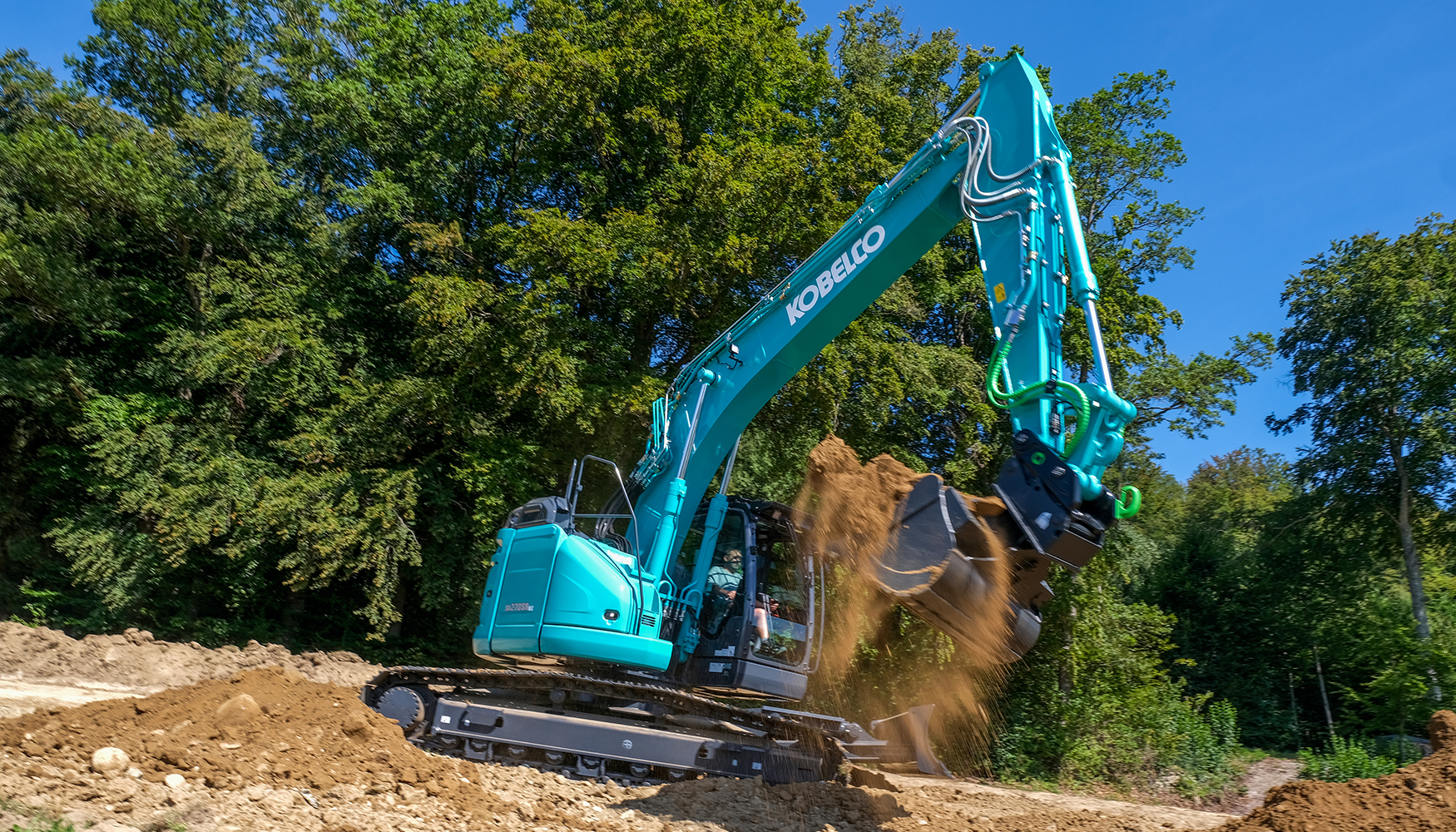 Como parte del concepto Rendimiento x Diseo de Kobelco, el SK230SRLC-7 y el SK270SR(N)LC-7 tambin se benefician de un diseo de cabina...