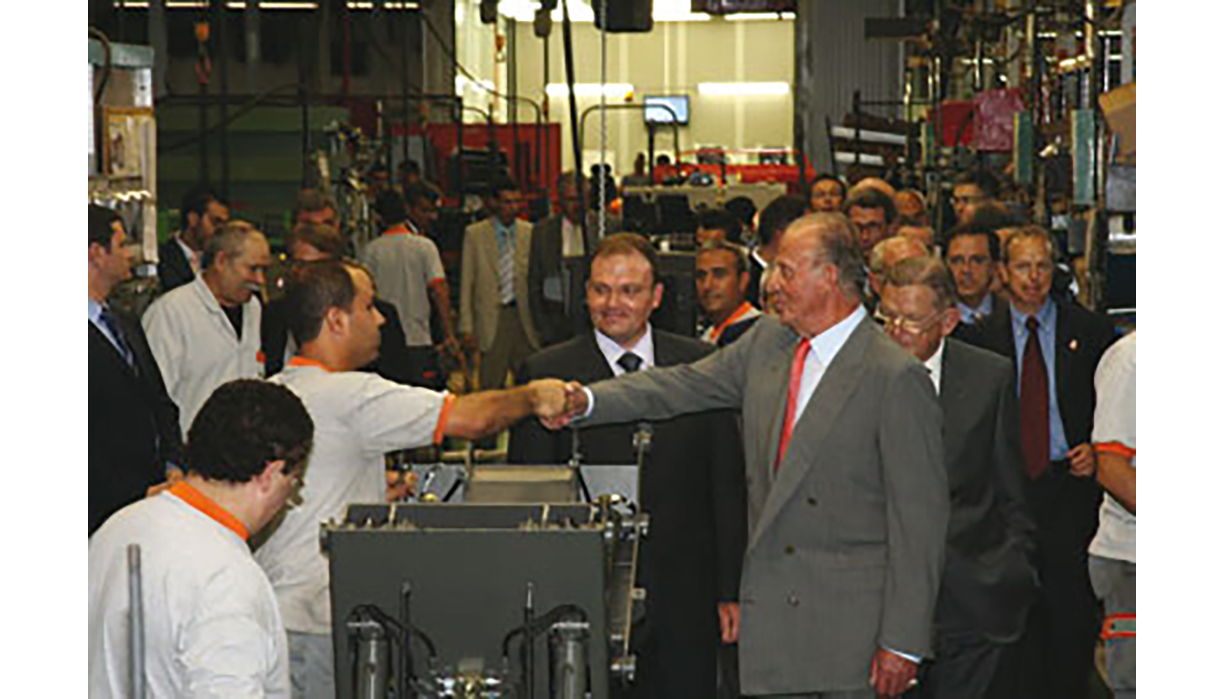 El rey Juan Carlos I visit las instalaciones de la firma Ausa en Manresa con motivo del 50 aniversario de la compaa