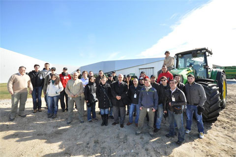 Foto de los alumnos de ETSIA en el Centro Integral de Formacin y Marketing