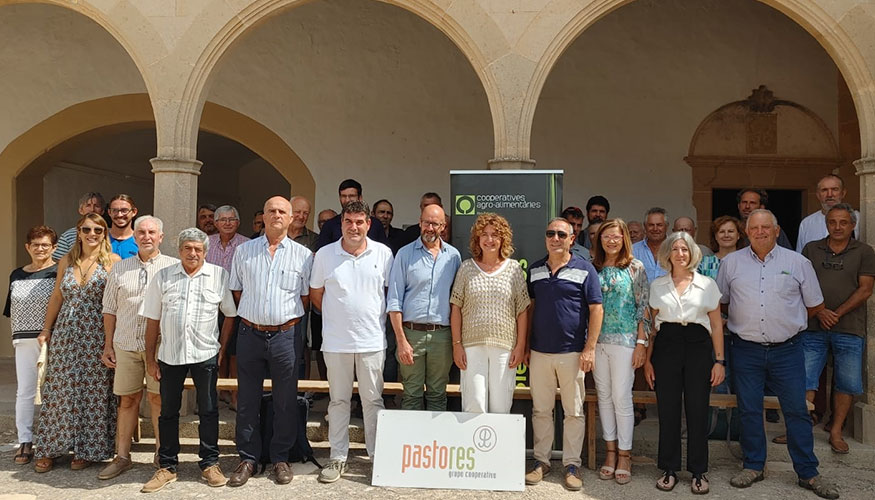 Foto de familia de la jornada de presentacin de los resultados para la innovacin del ovino desarrollado en Mallorca