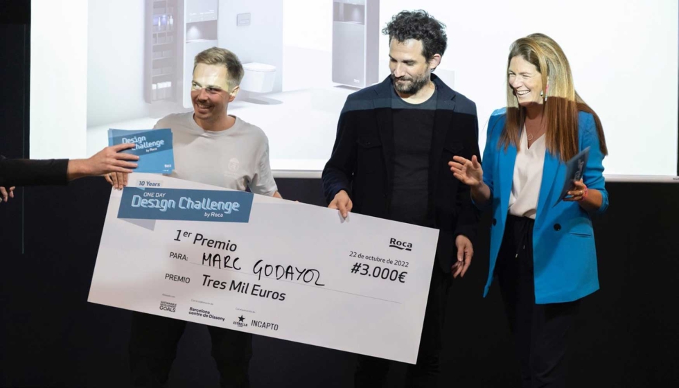 Marc Godayol, ganador del primer premio de la 10 edicin del Roca One Day Design Challenge, junto con Jos Toral y Pia Capdevila...