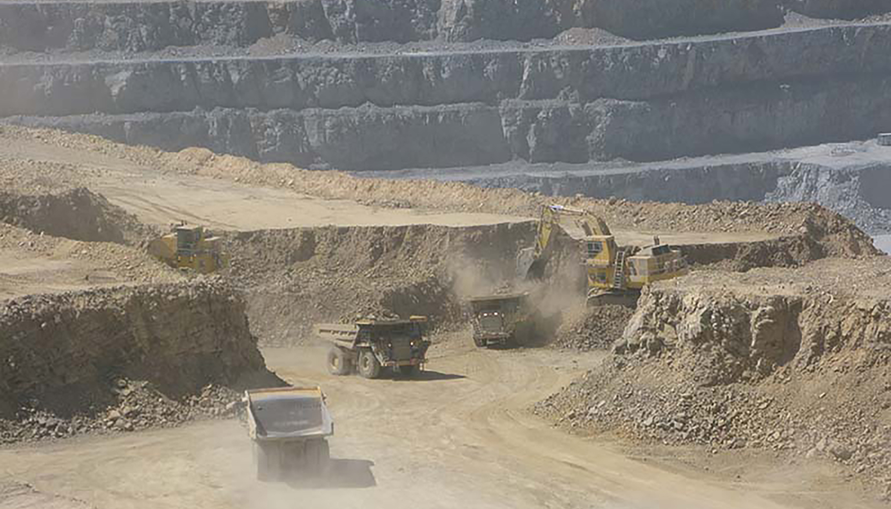 Equipos de PEAL trabajando en una mina en Mxico