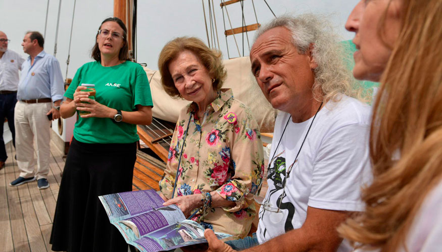Foto de S.M. la Reina Doña Sofía se une al arranque de la campaña de limpieza de entornos marinos ‘1m2 por las playas y los mares’ del Proyecto Libera