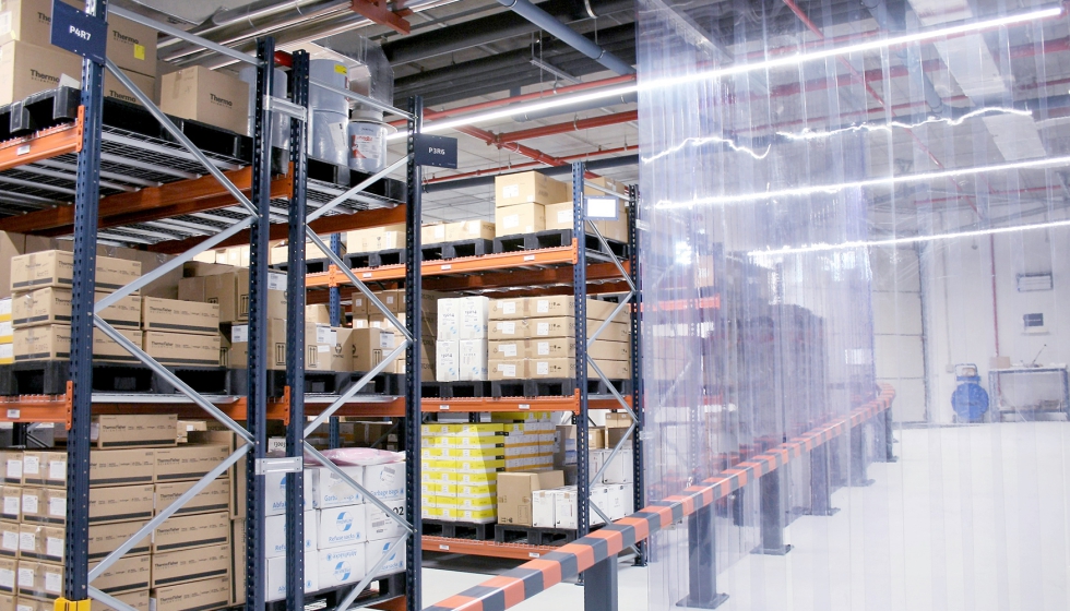 En el almac�n se ha equipado E-line Next IP20 cuenta con sensores de presencia optimizando la eficiencia energ�tica...