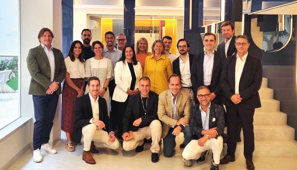 Foto de familia de los participantes en esta segunda sesi�n de Th!nk Tank organizada por Design Institute of Spain