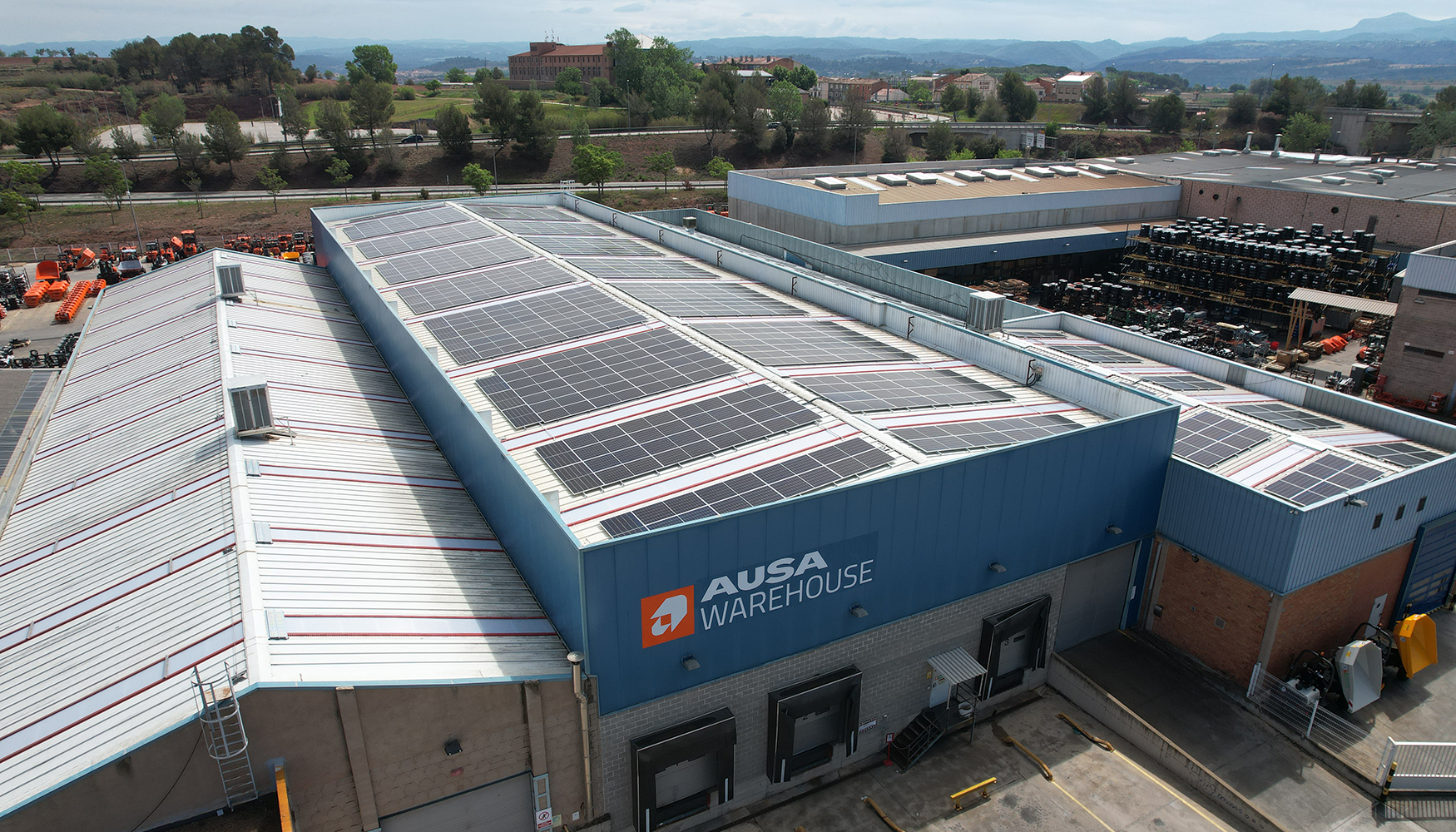 Foto de Ausa instala más de 1.200 m2 de paneles solares en su sede central