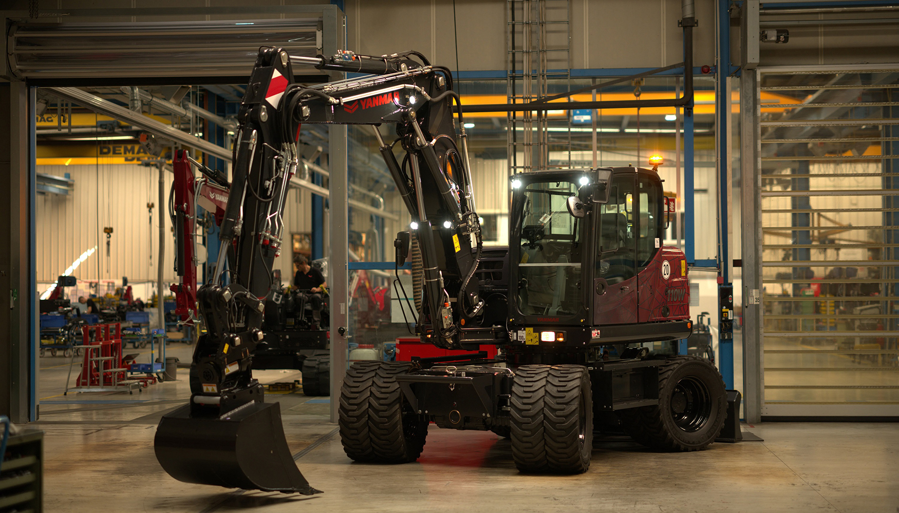 El modelo de excavadora de ruedas m�s grande producido por Yanmar, la B110W de 11 toneladas, es una m�quina de alta gama y gran potencia...