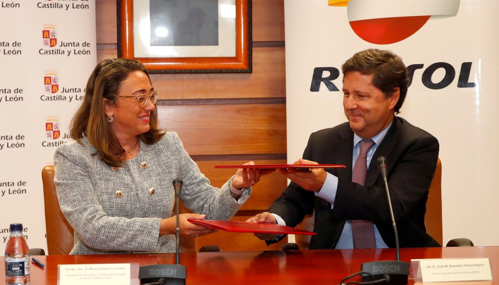 Mara Gonzlez Corral, consejera de Movilidad y Transformacin Digital; y Jos Barreiro, director ejecutivo de Movilidad Iberia de Repsol...