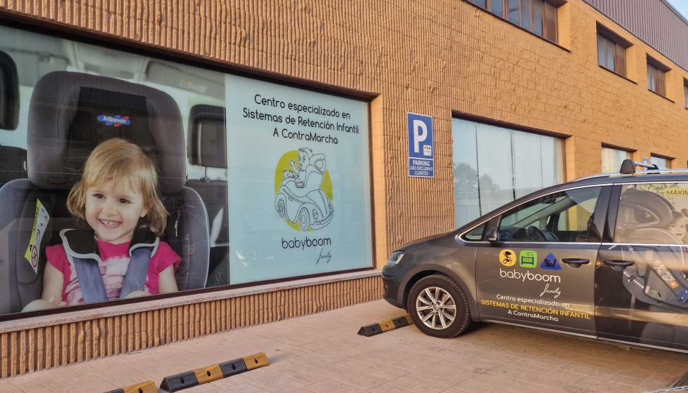 Ubicada en un polgono cerca de Mlaga, Babyboom Family cuenta con parking propio para los clientes