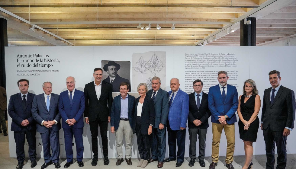 Foto de familia de la inauguraci�n de la XX Semana de la Arquitectura de Madrid, que cont� con la presencia del alcalde de la ciudad...