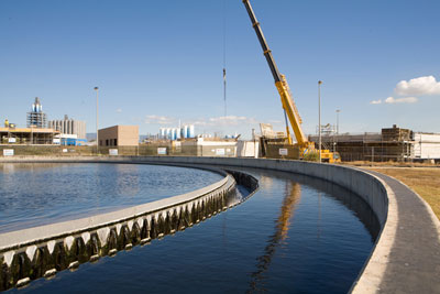 The performance includes the construction of the plant of tertiary treatment that will supply water regenerated whole Tarragona petrochemical...
