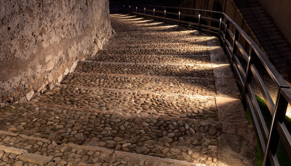 Las luces Rond se han dispuesto en las zonas de paso exterior de este recinto histrico. Foto: Alessio Tamborini