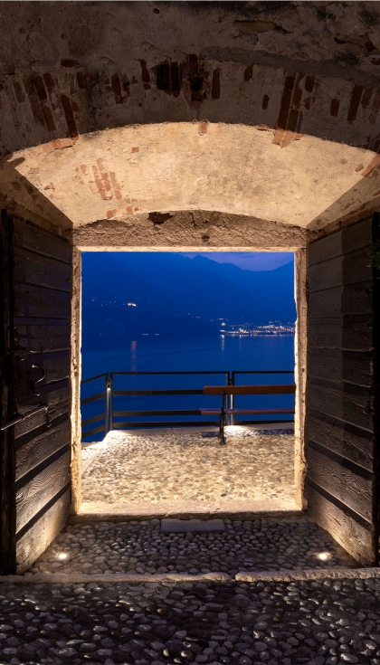 El castillo se levanta sobre un lugar emblemtico, a orillas del lago Garda. Foto: Alessio Tamborini