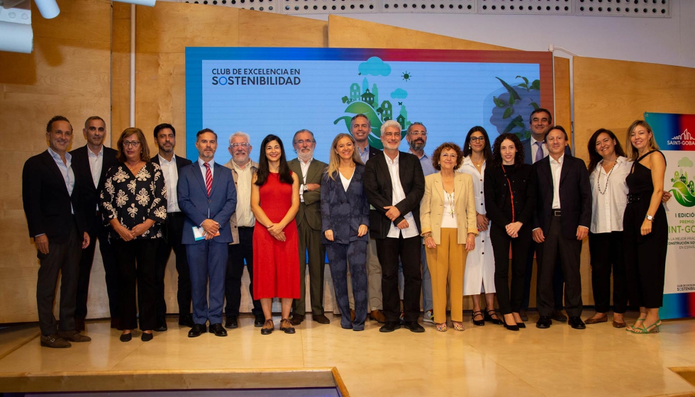 Foto de familia de los ganadores de la 1 edicin de los Premios Saint-Gobain