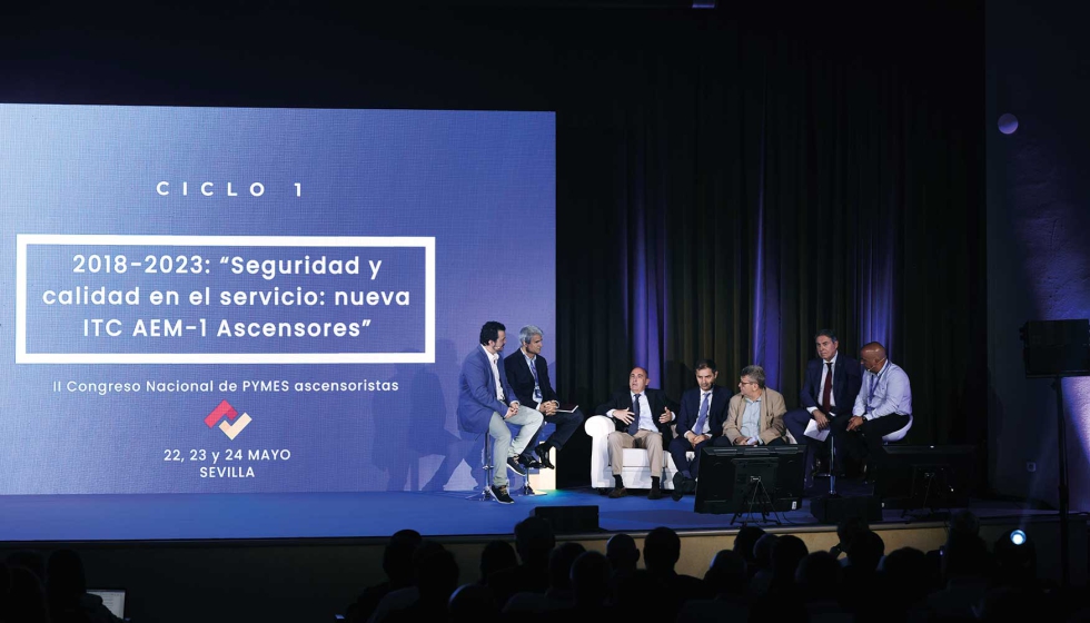 Un momento de la mesa de debate centrada en la nueva ITC de ascensores