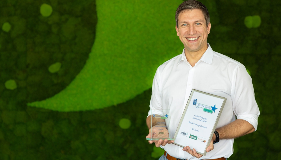 Fabian Grabner, director del Grupo Global de Productos de Greiner Packaging se congratulade recibir el premio Green Packaging Star...