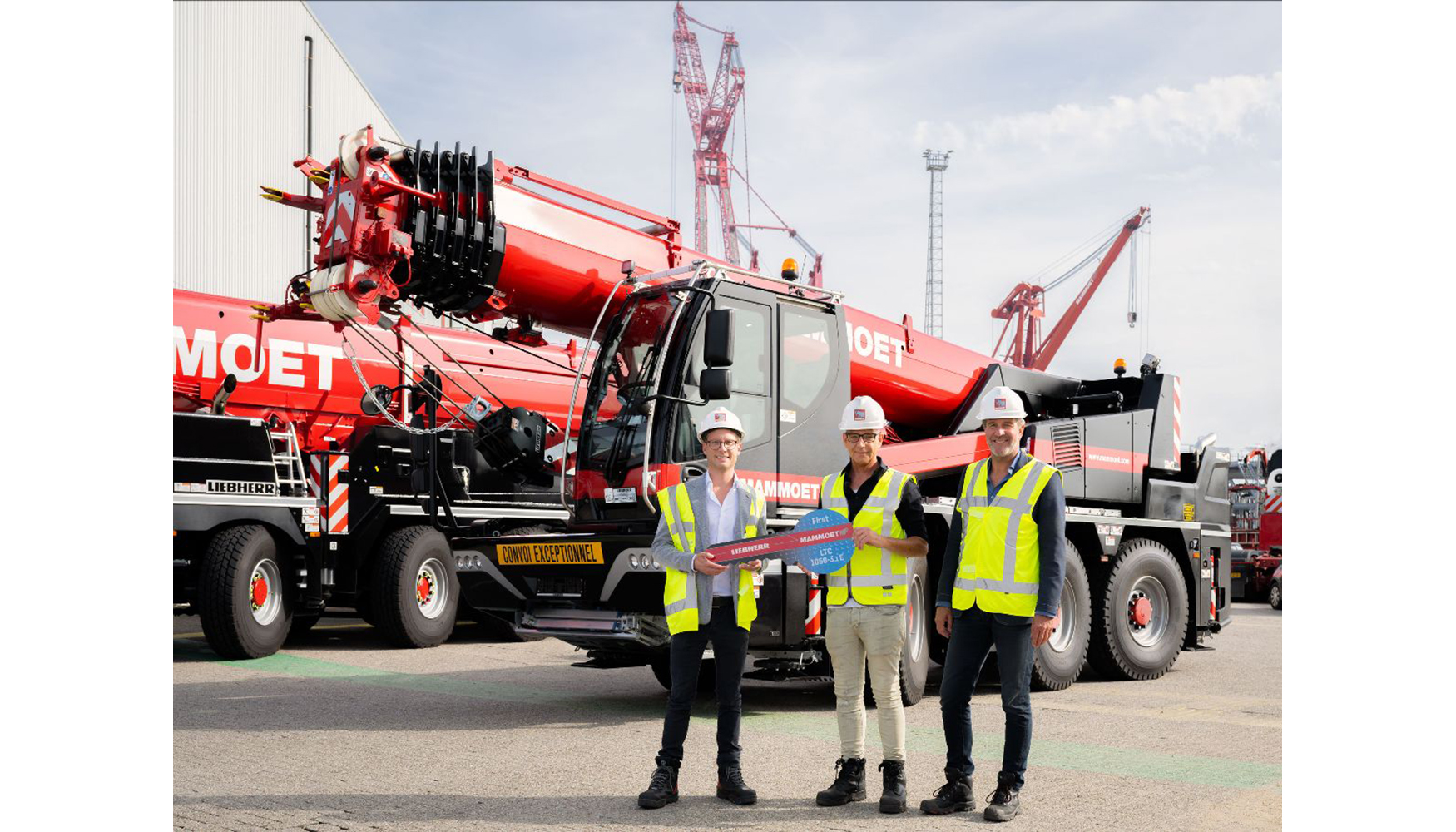 Acto oficial de entrega de la nueva LTC 1050-3.1E de Liebherr a Mammoet