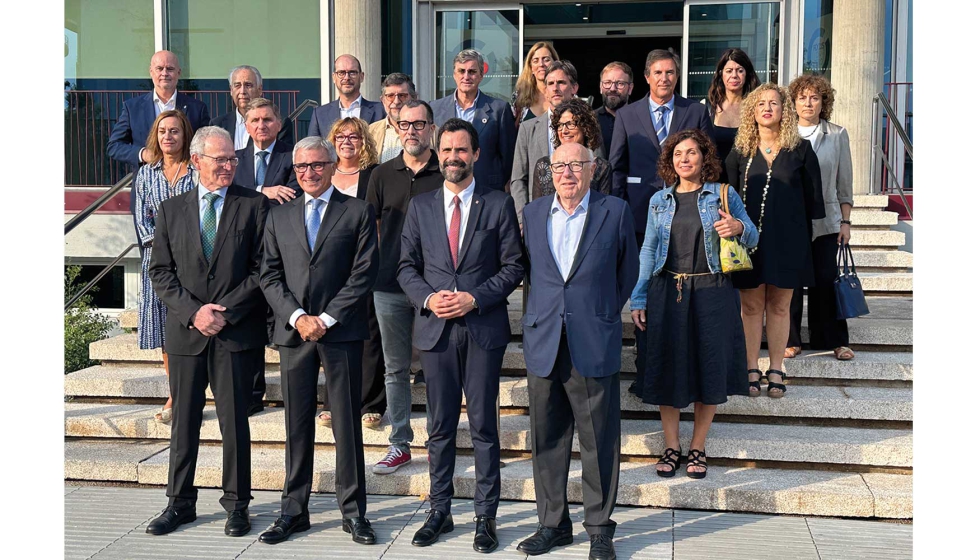 Roger Torrent, Conseller de Empresa y Trabajo de la Generalitat de Catalua, junto a Joan Molins, presidente de la compaa, y Julio Rodrguez...