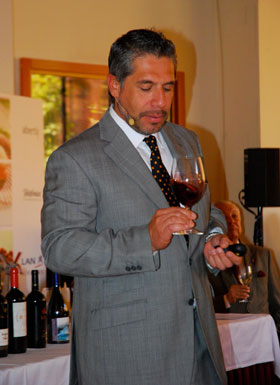 Pancho Campo, primer ciudadano espaol en conseguir el ttulo de Master of Wine y fundador de The Wine Academy of Spain