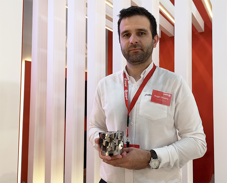 Hugo Bastos Oliveira, Chief Marketing Officer da Palbit, durante a EMAF 2023, com a nova HeliPro 20290