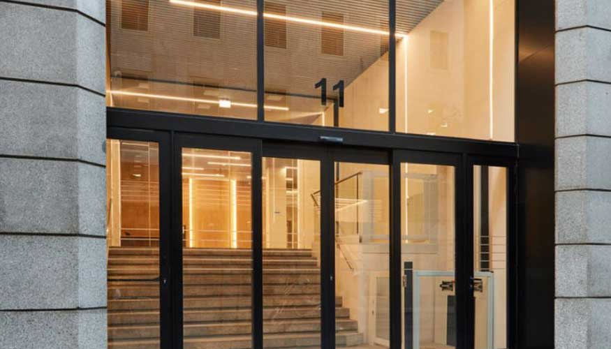 Manusa trabaja con arquitectos que toman la decisin de incorporar accesos inteligentes en las entradas y zonas interiores de los edificios...